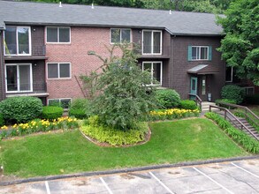 Fox Park in Plymouth, NH - Foto de edificio - Interior Photo