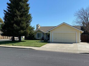 345 Kendrick Ln in Vacaville, CA - Building Photo - Building Photo