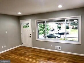 12707 Robindale Dr in Rockville, MD - Building Photo - Building Photo