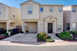 8154 Laurel Willow Ln in Sacramento, CA - Building Photo