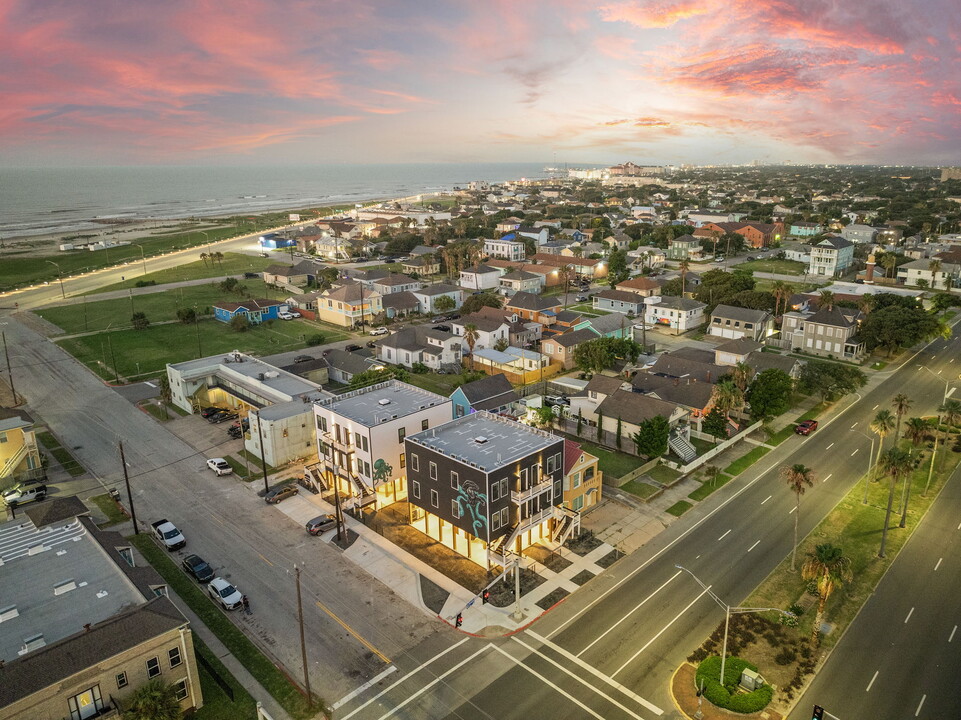 801 Broadway St in Galveston, TX - Building Photo