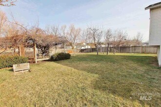 8776 W Mediterranean Ct in Boise, ID - Building Photo - Building Photo