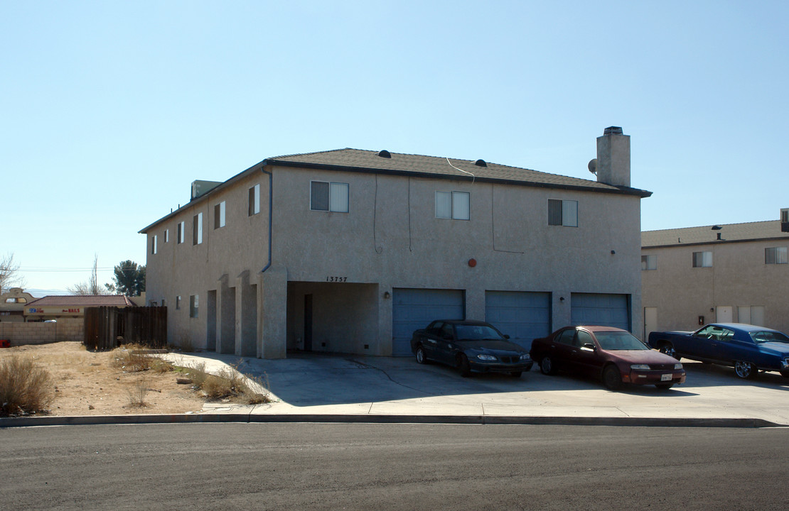 13757 Greenwood Pl in Victorville, CA - Building Photo