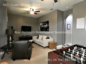 9021 Claro De Luna Dr in Bakersfield, CA - Building Photo - Building Photo