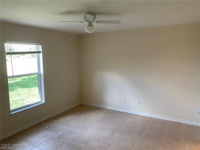 4542 24th St SW in Lehigh Acres, FL - Building Photo - Building Photo
