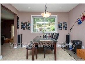 3083 Lakeview Cove Rd in West Kelowna, BC - Building Photo - Building Photo