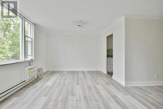 2 Grove St E in Barrie, ON - Building Photo - Building Photo