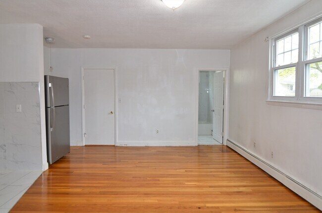 365 Charles St, Unit #1 in Malden, MA - Building Photo - Building Photo