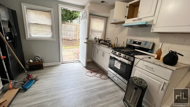 NORTH BURGHER AVENUE, Unit 1 in Staten Island, NY - Building Photo - Building Photo