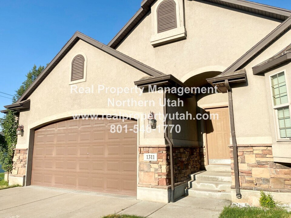 1311 N 2140 W in Clinton, UT - Building Photo