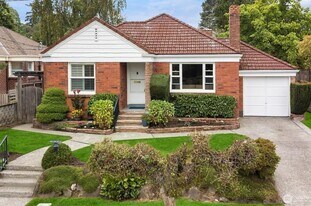 5035 47th Ave NE in Seattle, WA - Building Photo