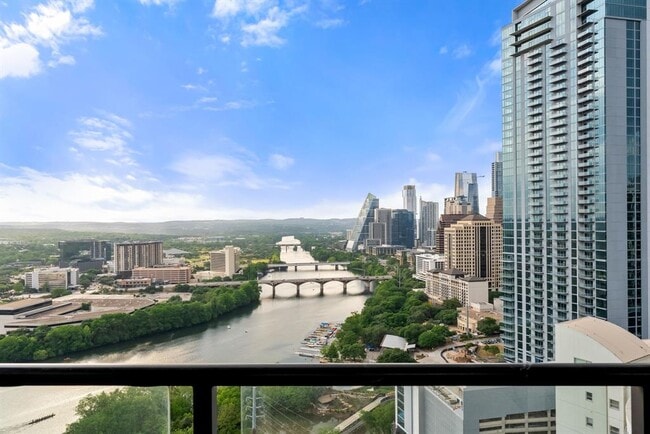 70 Rainey St in Austin, TX - Building Photo - Building Photo