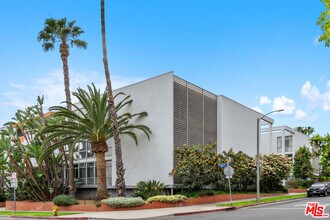 7960 Selma Ave in Los Angeles, CA - Building Photo - Building Photo