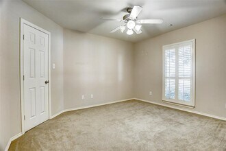 934 E Heights Hollow Ln in Houston, TX - Building Photo - Building Photo