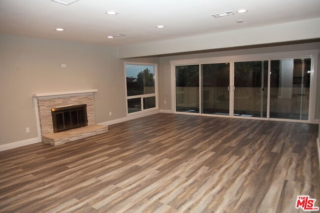 936 Chehalem Rd in La Canada Flintridge, CA - Building Photo - Building Photo