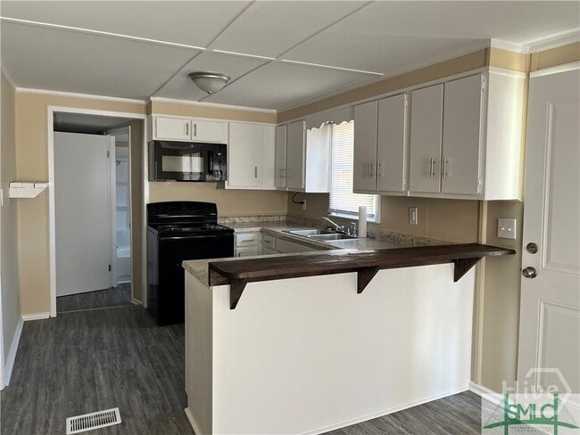 11 Mikell St in Pembroke, GA - Building Photo - Building Photo