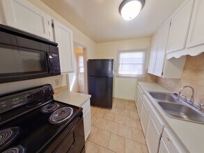 6130 E Harry St in Wichita, KS - Foto de edificio - Building Photo