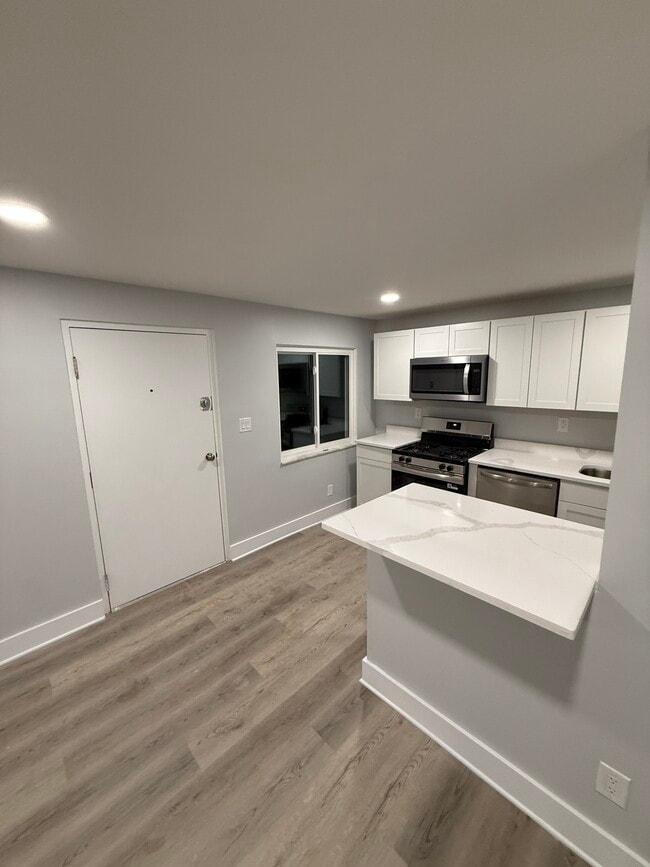 87 E 4th Ave, Unit E in Columbus, OH - Foto de edificio - Building Photo