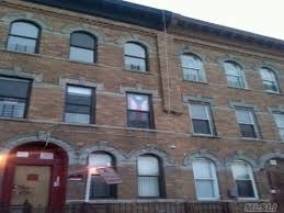 632 Wilson Ave in Brooklyn, NY - Foto de edificio - Building Photo