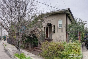 5624 Market St in Oakland, CA - Building Photo