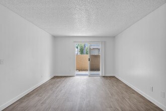 PepperTree Place in Riverside, CA - Building Photo - Interior Photo