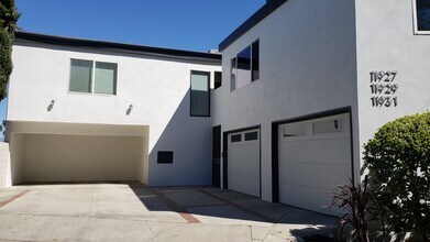 11927 Laurelwood Dr in Studio City, CA - Building Photo - Building Photo