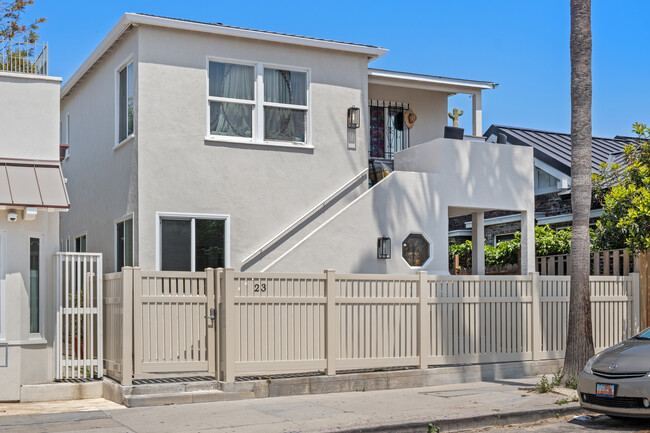 23 Rose Ave, Unit 23 in Venice, CA - Building Photo - Building Photo