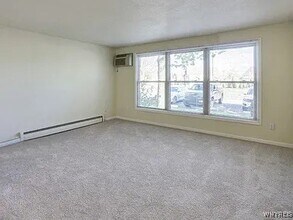 4 Chestnut Ridge Rd in Buffalo, NY - Building Photo - Building Photo