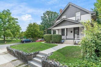2339 Summit St in Columbus, OH - Building Photo - Building Photo
