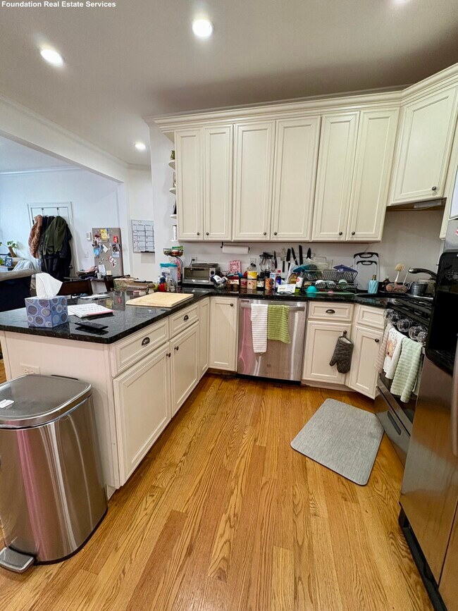 20 Armstrong St, Unit 3