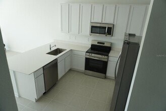 2700 Skyline Lp in Kissimmee, FL - Foto de edificio - Building Photo