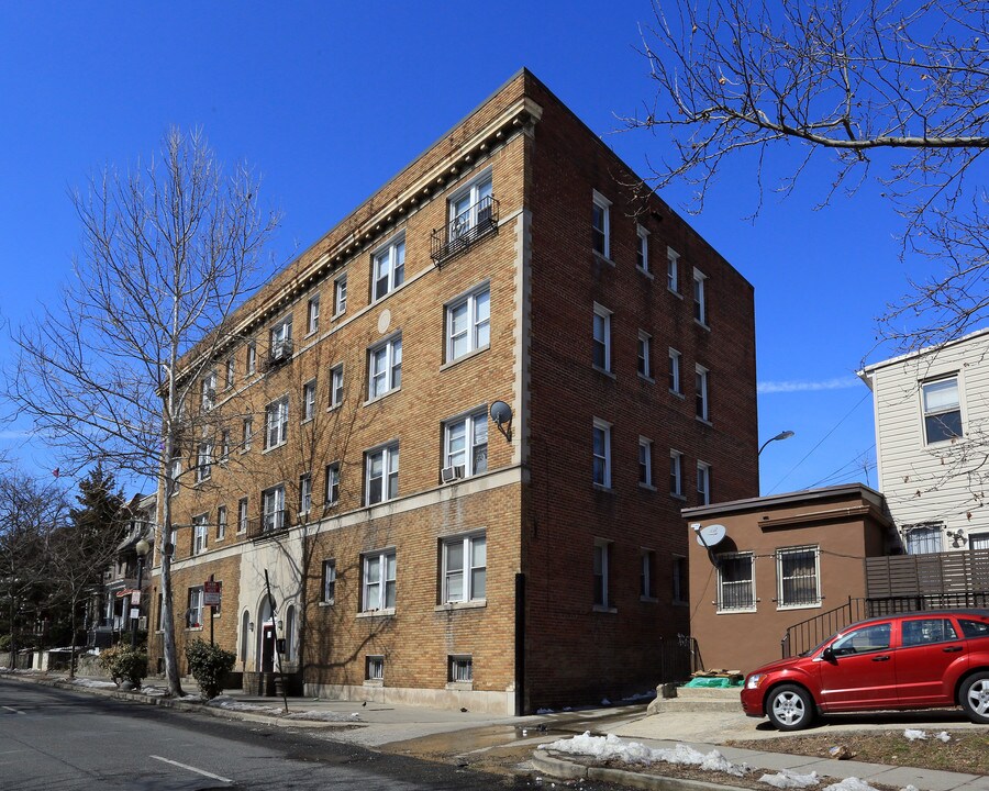 1111 Columbia Road Apartments in Washington, DC - Building Photo