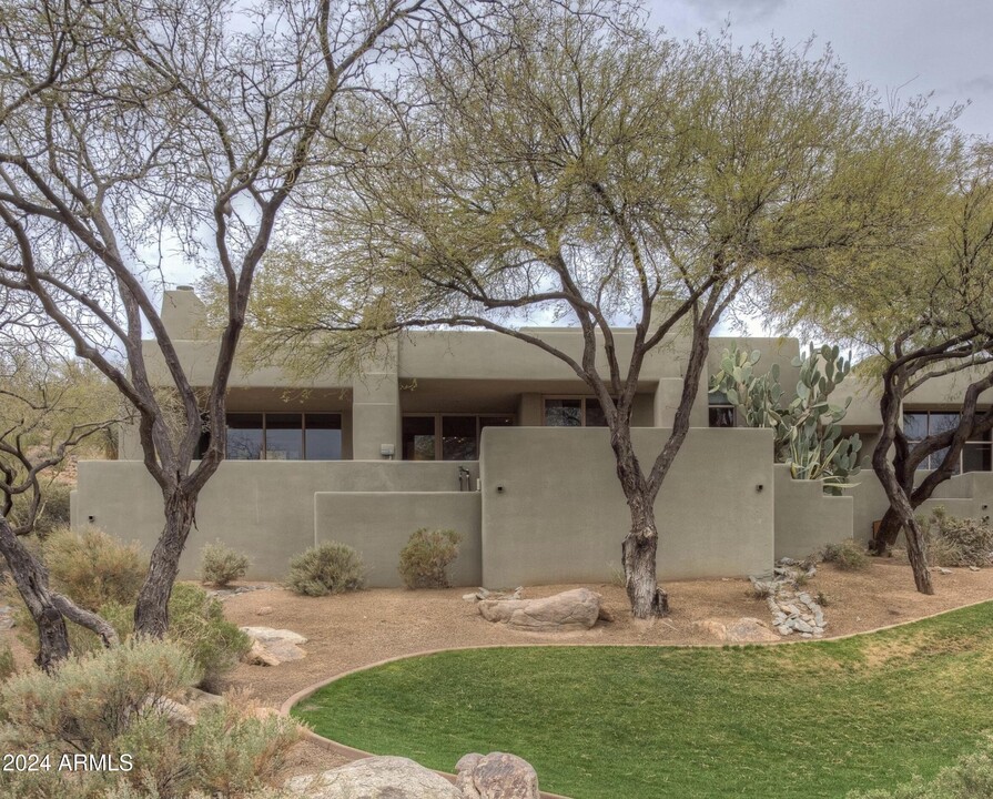 10044 Graythorn Dr in Scottsdale, AZ - Foto de edificio