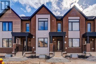 3240 Sixth Line in Oakville, ON - Building Photo