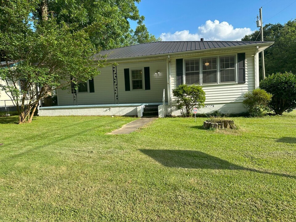 300 E 30th St in Anniston, AL - Building Photo