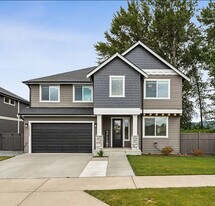 14717 73rd St E in Sumner, WA - Building Photo