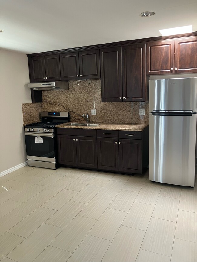4310 Lennox Blvd, Unit D in Inglewood, CA - Foto de edificio - Building Photo