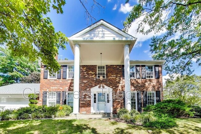 property at 1718 Crestview Dr