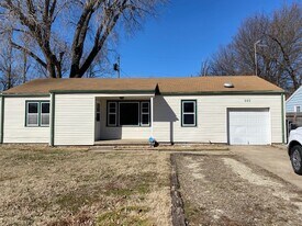 223 Turkle Ave in Haysville, KS - Building Photo