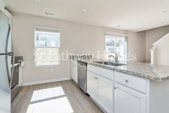 8034 Moose Crk Dr in Charlotte, NC - Foto de edificio - Building Photo