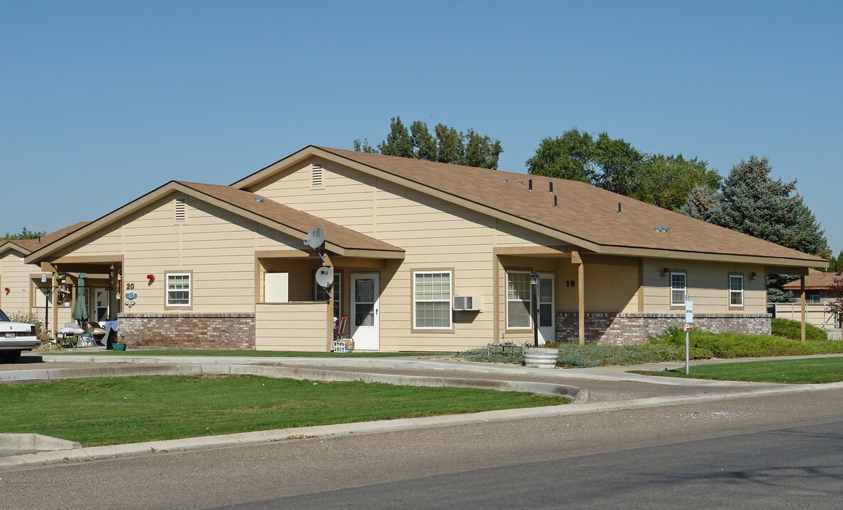 Westfield Plaza Apartments in Wilder, ID - Building Photo