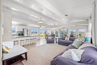 22022 Zachary Dr in Galveston, TX - Building Photo - Building Photo