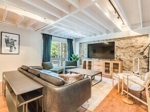 500 E Riverside Dr, Unit 206 in Austin, TX - Foto de edificio - Building Photo