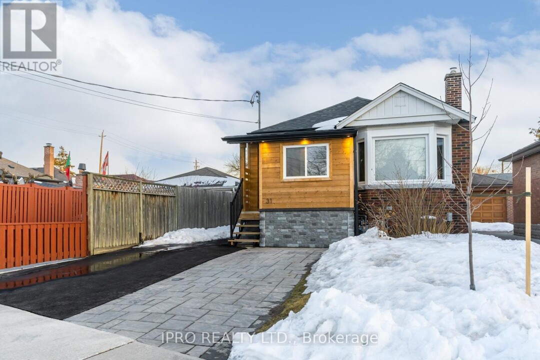 31 Rotherham Ave in Toronto, ON - Building Photo