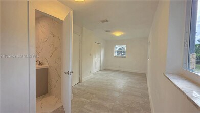 1700 N Cypress Rd in Pompano Beach, FL - Building Photo - Building Photo