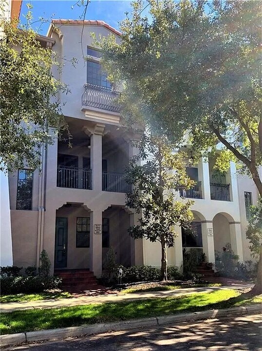 6012 Yeats Manor Dr, Unit A Unit 102 in Tampa, FL - Foto de edificio