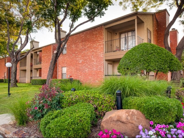 Wellington Park Apartments in Lewisville, TX - Foto de edificio