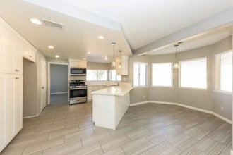 545 Athens St in Riverside, CA - Foto de edificio - Building Photo