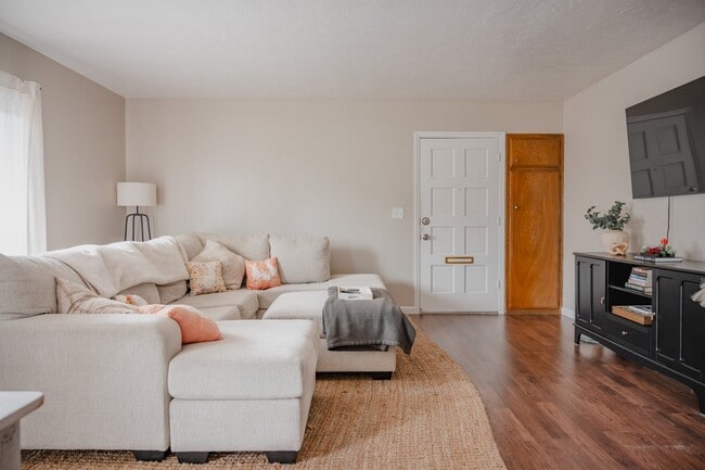 340 Moss St, Unit C-13 in Chula Vista, CA - Foto de edificio - Building Photo