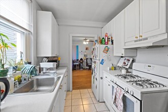 6426 N Newgard Ave, Unit 1E in Chicago, IL - Building Photo - Building Photo